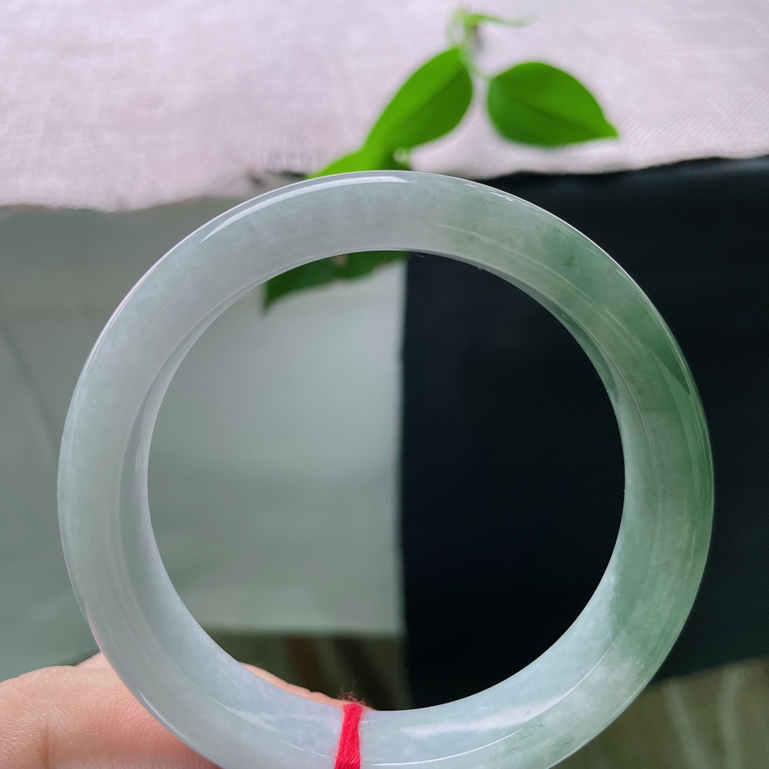 58.6/12.7/8.8，油绿正圈，有纹，一半云雪一半青峦，古典韵味温婉绵长。ss56003a