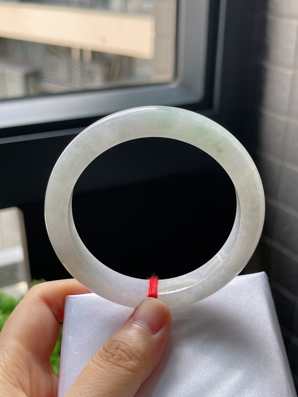 圈口56，冰糯种白底飘花翡翠正圈手镯