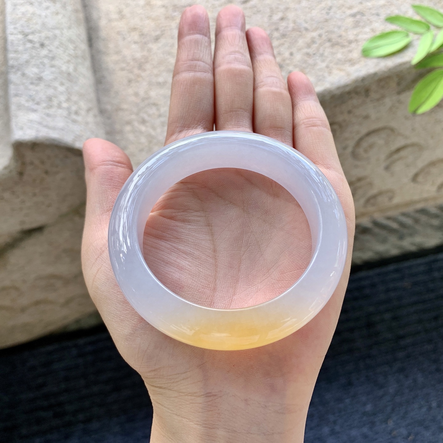 正圈52 53【圈口】53.3/13.4/9.5【编码】G7072343【描述】糯冰黄翡，水润，种老
