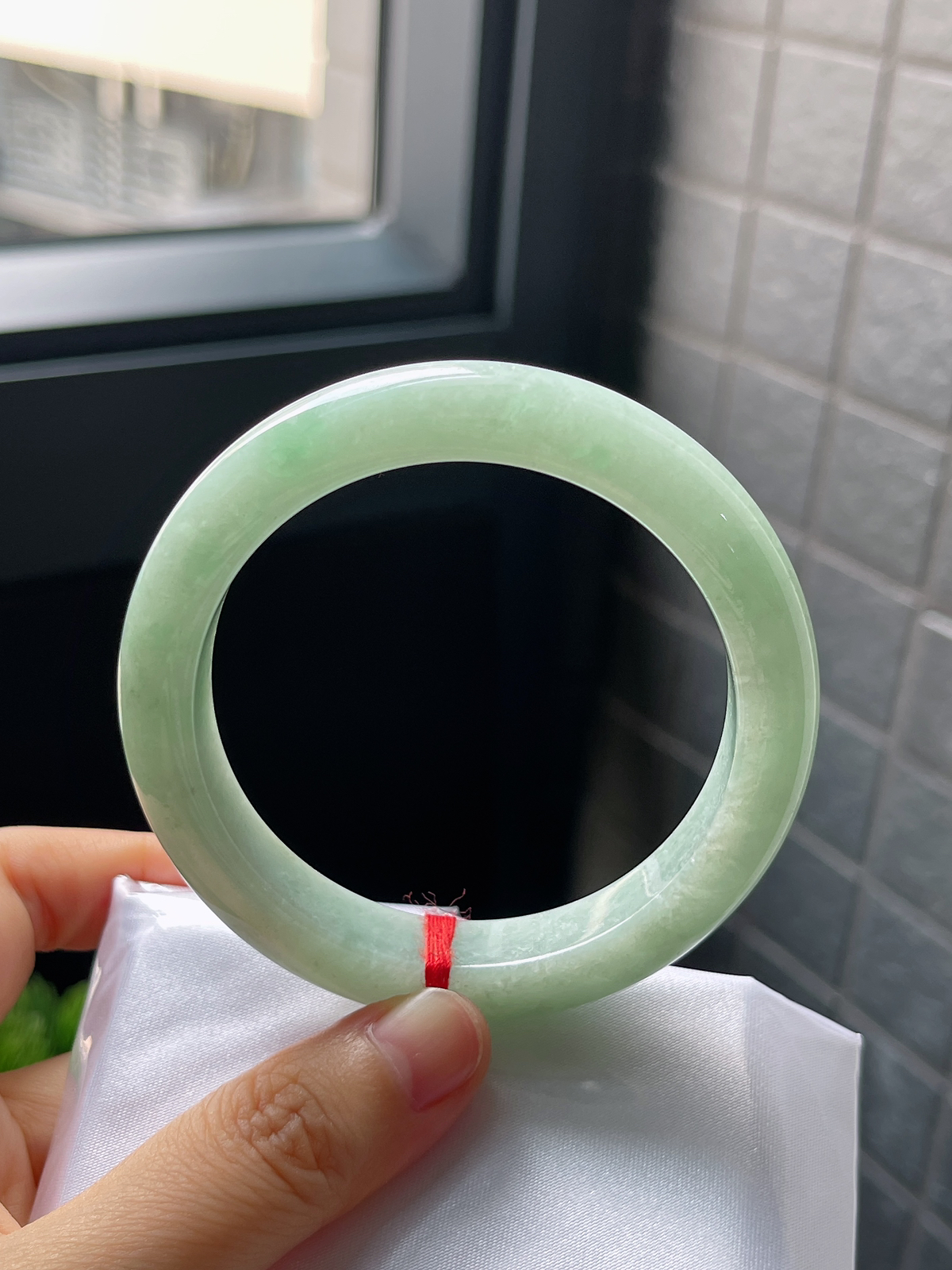 圈口56.5，糯化种晴绿翡翠正圈手镯