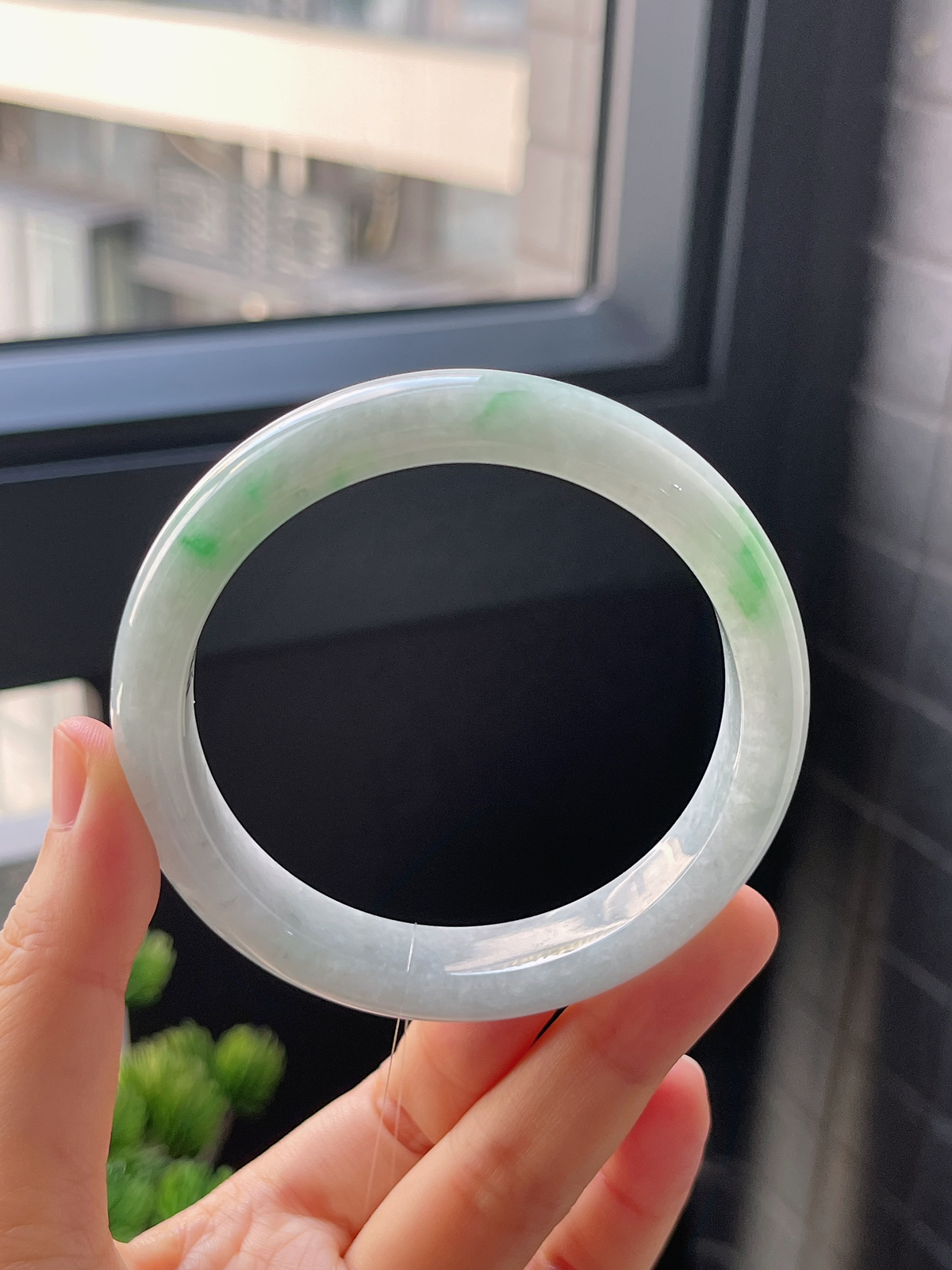 正圈59圈口，翡翠糯化种飘绿手镯