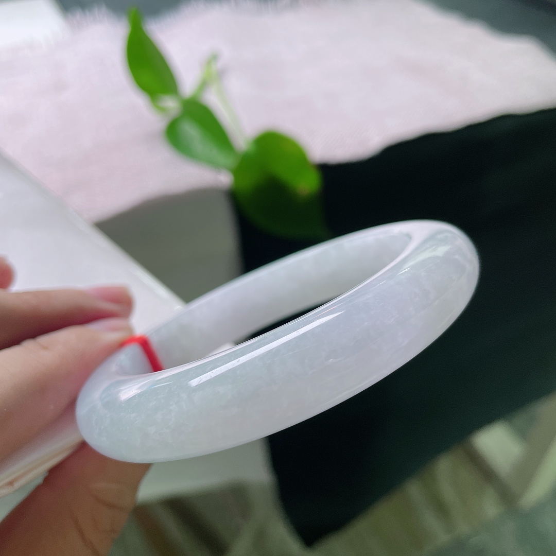 58.6/12.6/10，白月光正圈，一点皮纹，厚装正圈版型，条杆圆润饱满，端庄稳重很有质感。ss56426a