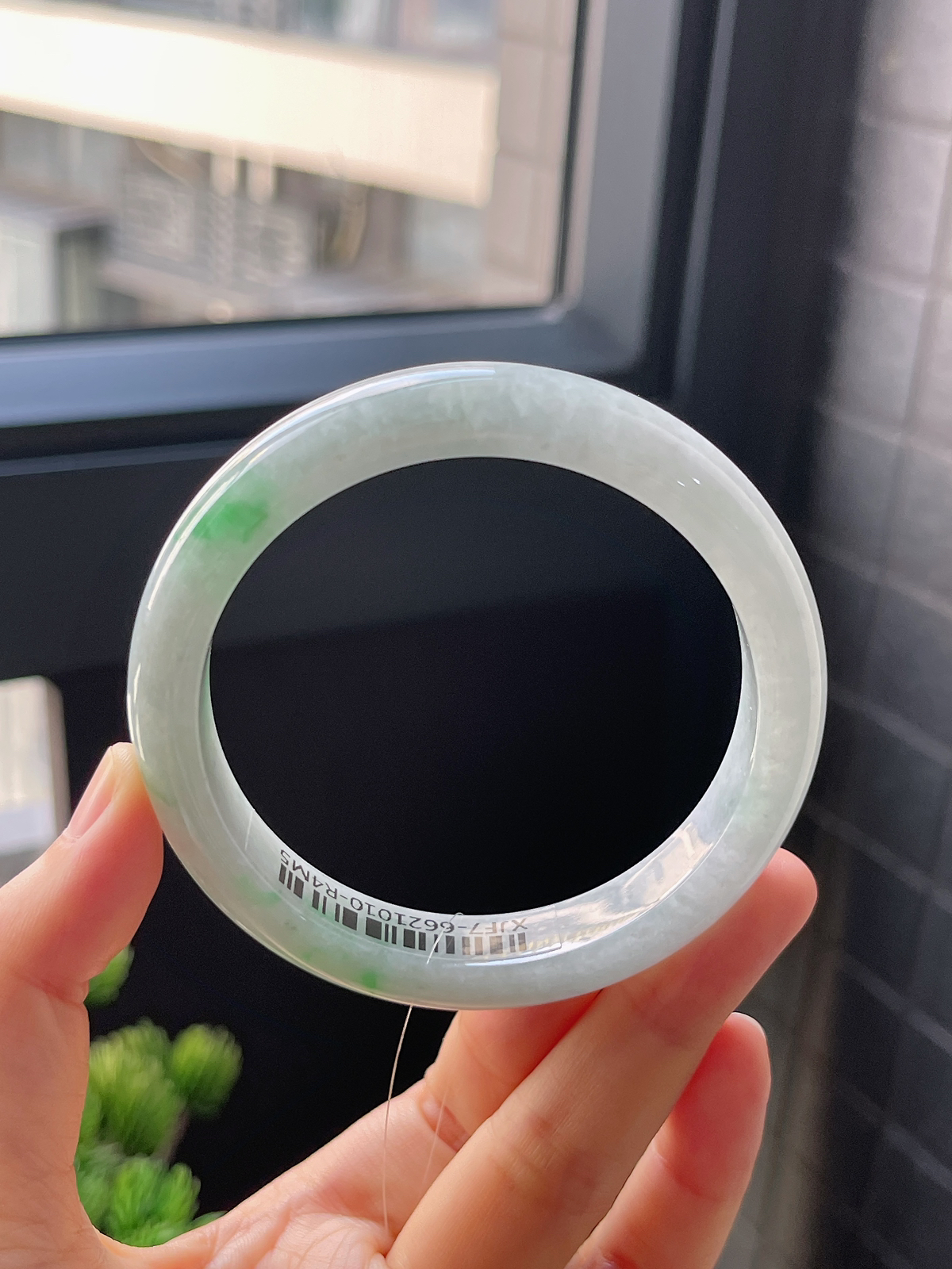 正圈59圈口，翡翠糯化种飘绿手镯