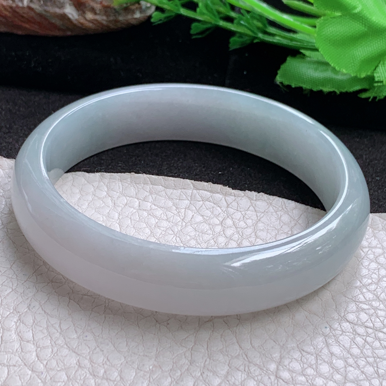 ll大圈口63*15*8.6轮胎镯 天然缅甸翡翠玉手镯 浅绿胶感正圈玉手环