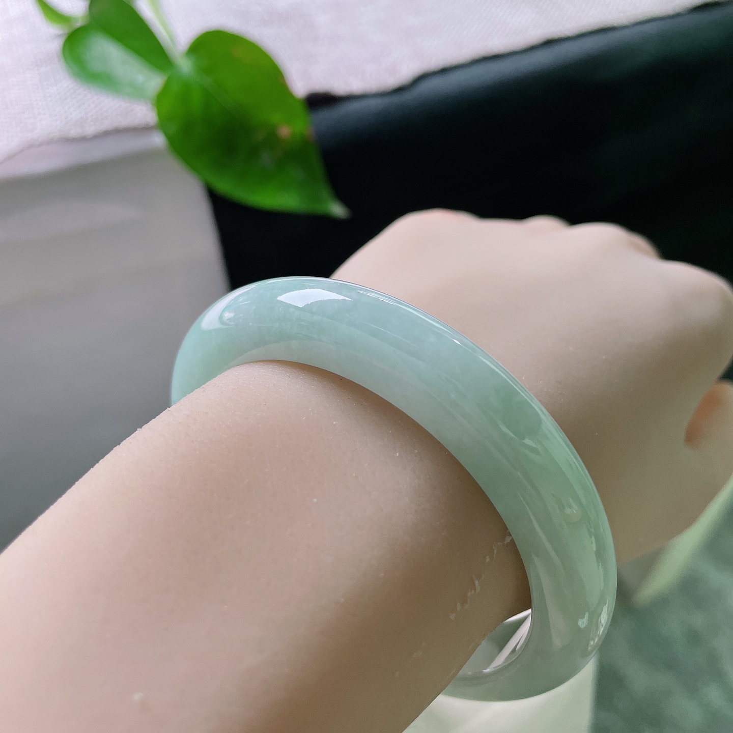 58/12.1/8.8，绿底正圈，无裂，条杆圆润饱满，器型周正端庄，大气耐看。ss56404a