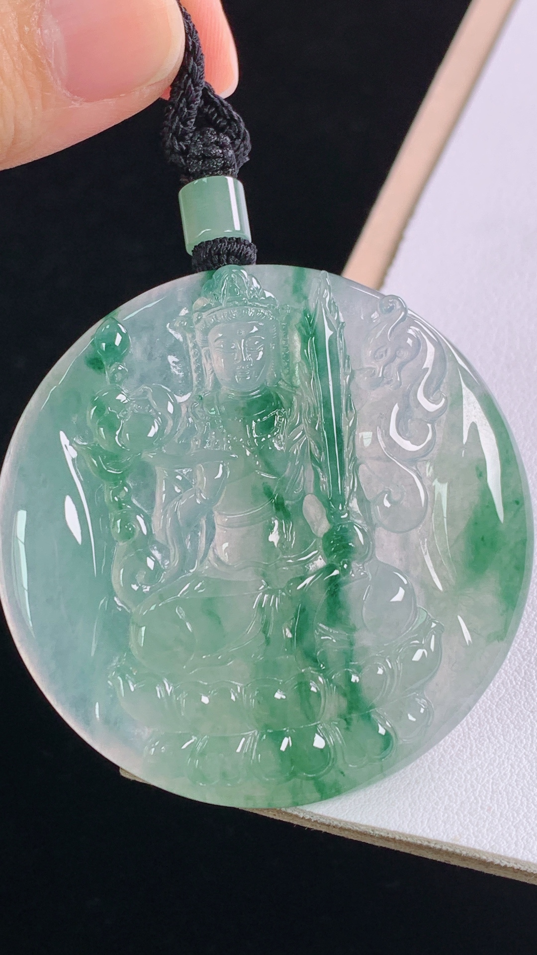 冰飘花虚空藏菩萨 花色灵动，清爽水润，无裂 尺寸:51.3-6.0mm 20