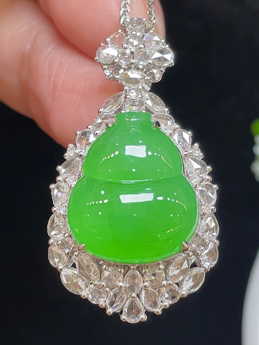 ️【高冰正阳绿，葫芦】大件饱满，通透水润，玉质细腻，翠色鲜艳，18k金奢华钻石镶嵌️，16.3-14.2-5.3