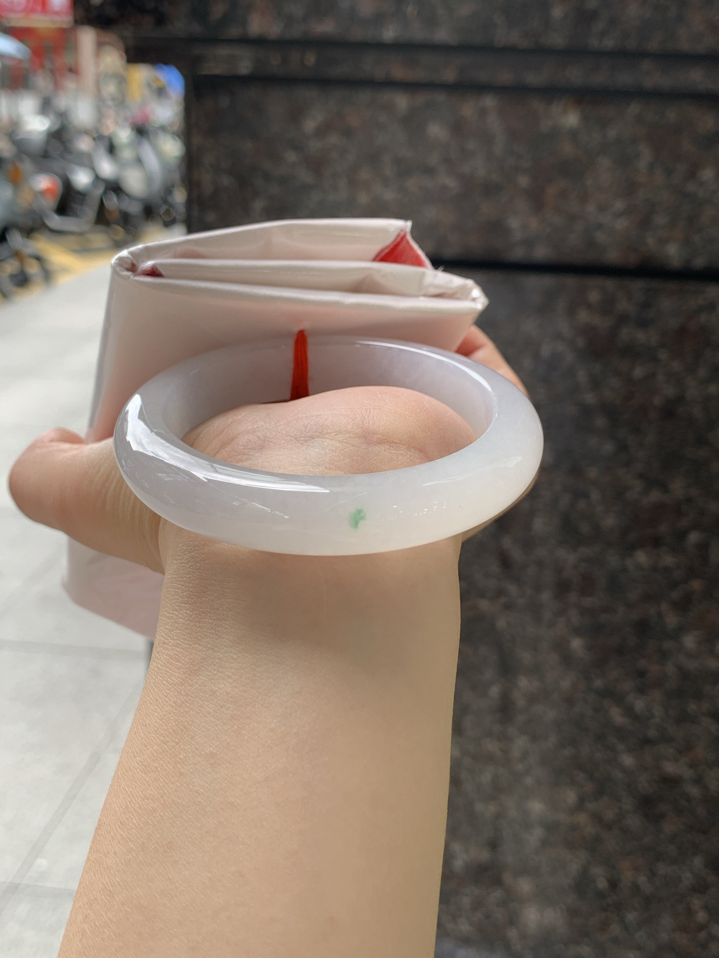冰飘花正圈 56.2-11.9-9 0722-FF-4141 打灯细棉纹，不影响，底妆冰润，飘花灵动飘逸，勾勒出一幅唯美诗意的山水意境画，古典优雅又秀气
