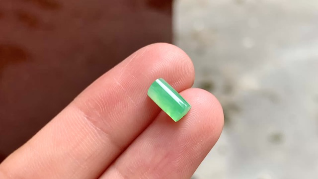 ️ 木纳绿马鞍 8.2*4.2*3 完整