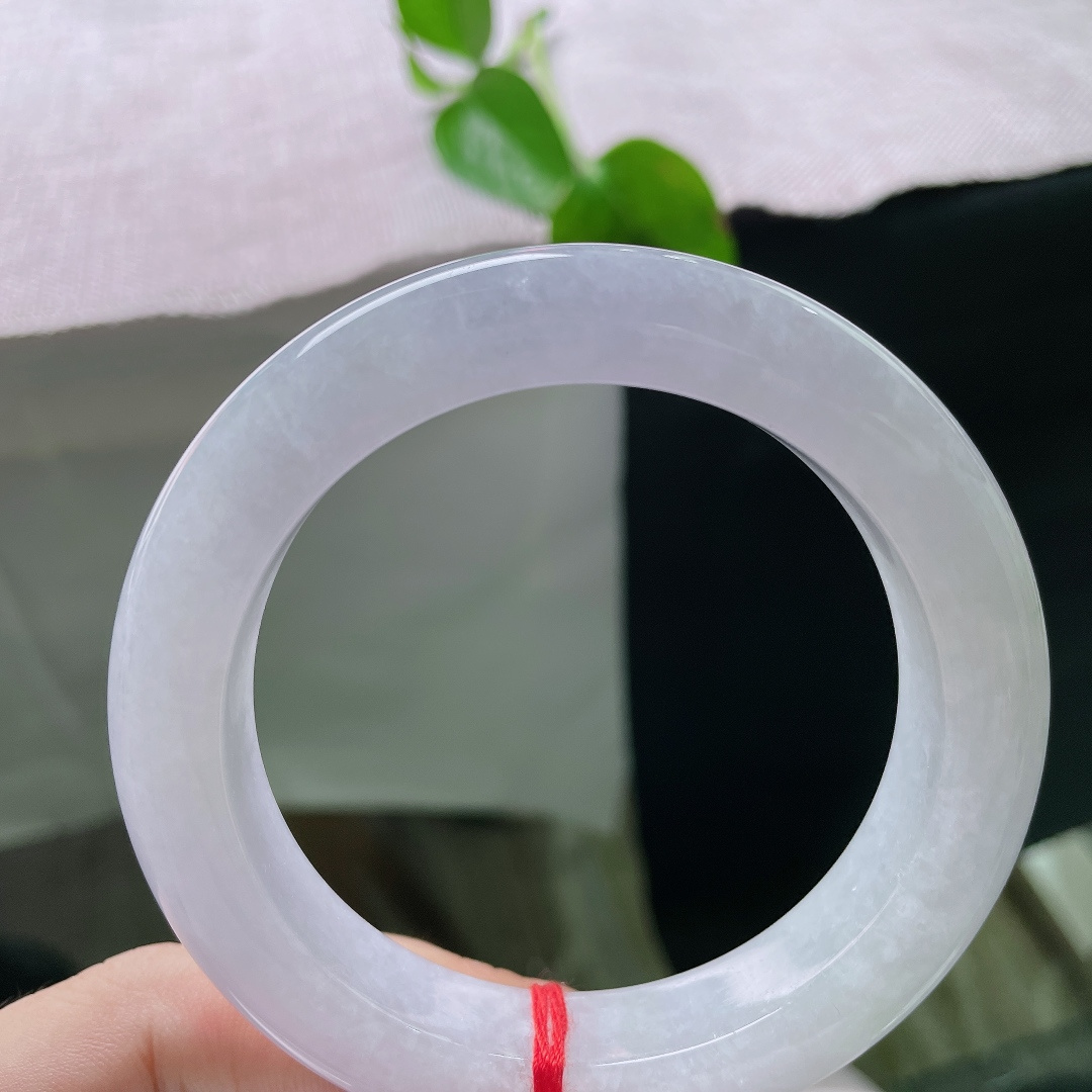 白月光正圈，晶体感，素雅简约不张扬，日常穿搭随意搭配，低调有品位。ss56423a