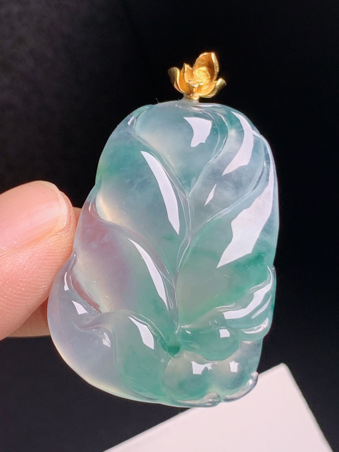 九尾狐吊坠，冰透起光花色灵动，版型饱满事业顺遂