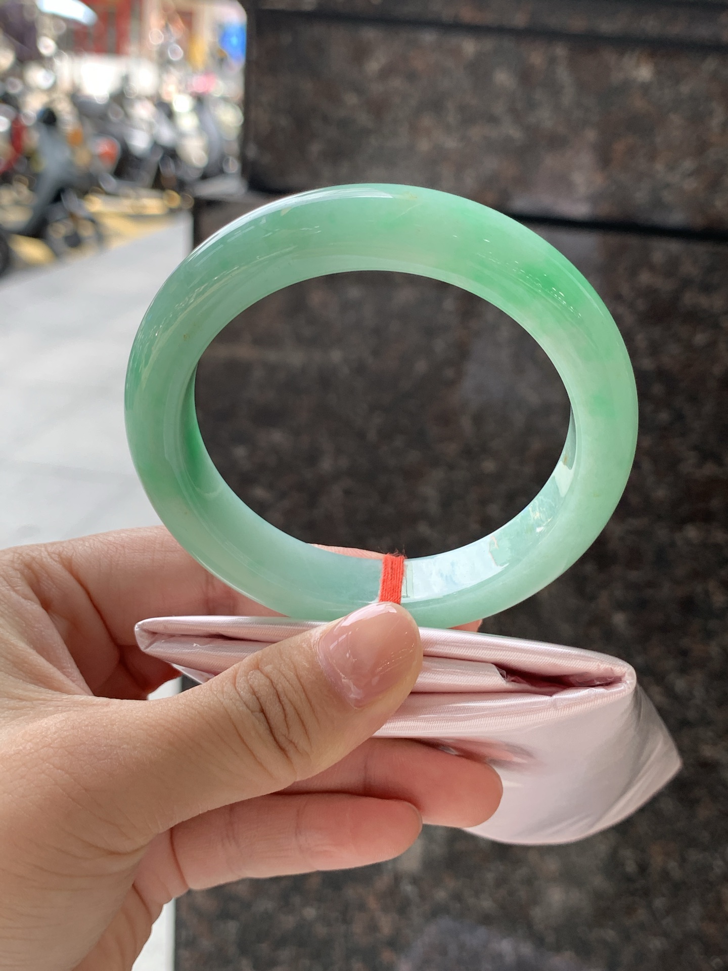 果绿正圈 56.5-12.3-9.1 0722-FF-3739 打灯细棉纹，底妆水润细腻，通透的苹果
