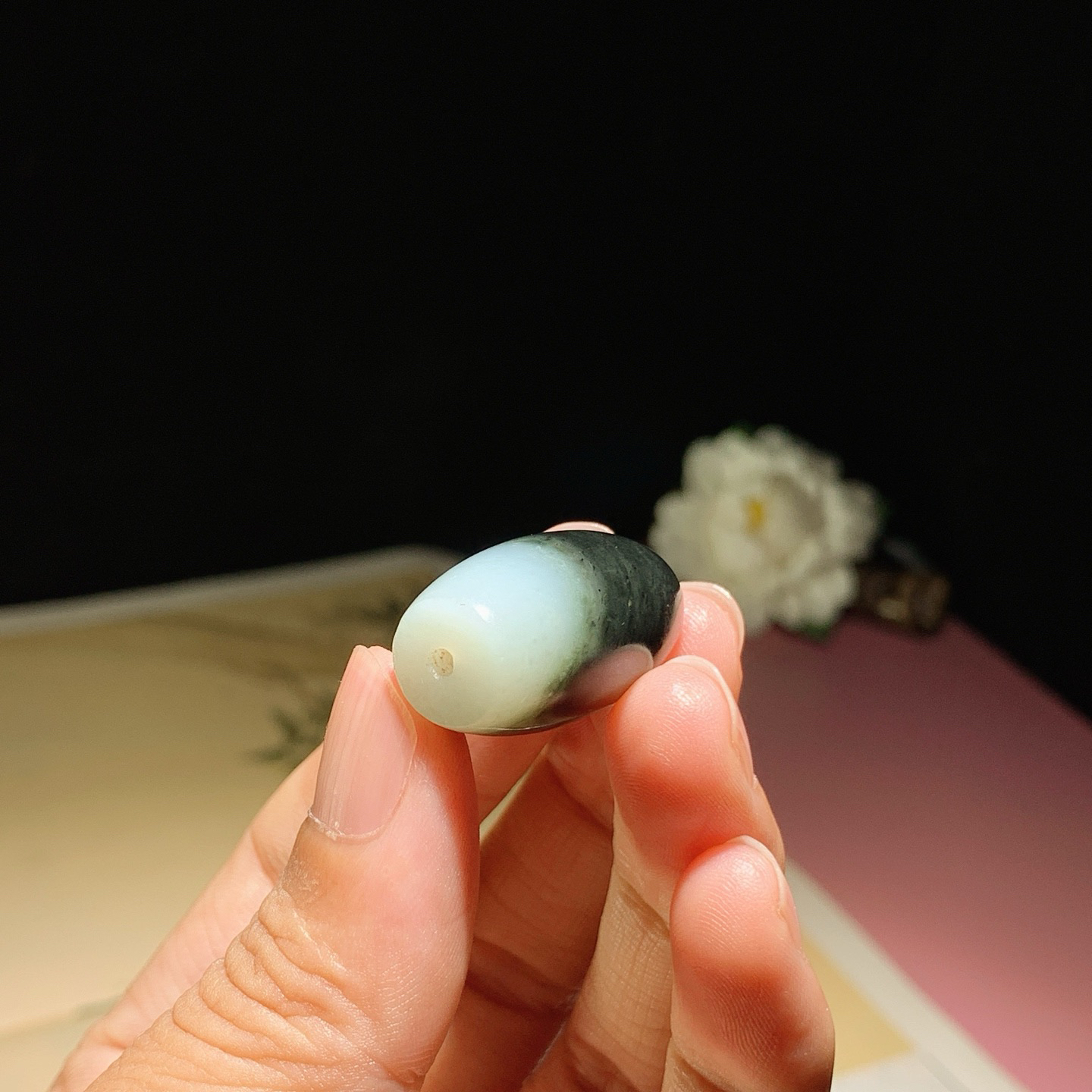 ￼ 和田玉白玉加蓝翠时来运转挂件 尺寸27/15重11.5克，玉质细腻油润 底色纯净 脂粉好，品质好