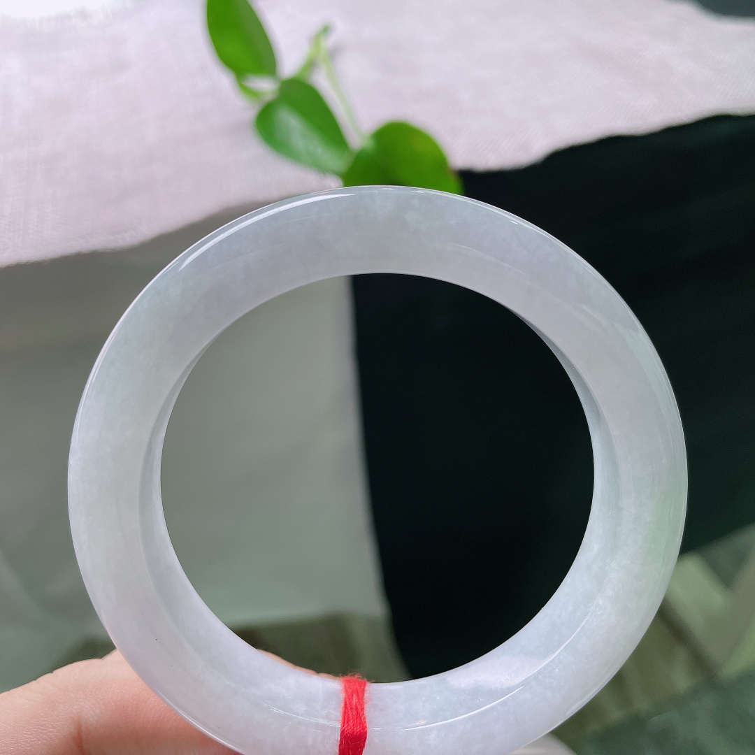 58.6/12.6/10，白月光正圈，一点皮纹，厚装正圈版型，条杆圆润饱满，端庄稳重很有质感。ss56426a