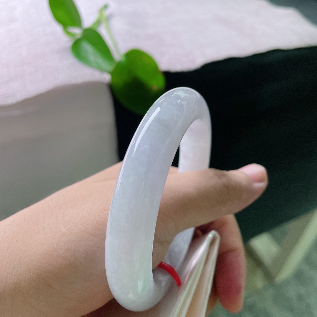 58.6/12.6/10，白月光正圈，一点皮纹，厚装正圈版型，条杆圆润饱满，端庄稳重很有质感。ss56426a