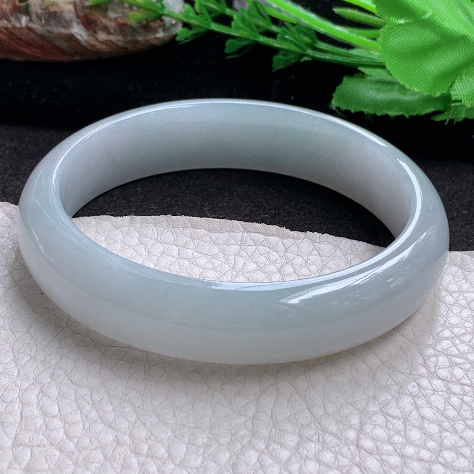 ll大圈口63*15*8.6轮胎镯 天然缅甸翡翠玉手镯 浅绿胶感正圈玉手环