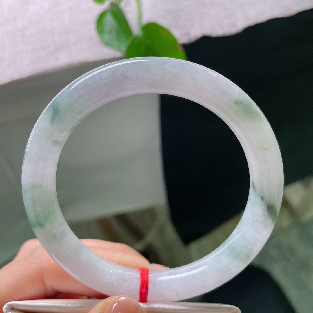 58.8/10.3，圆条，美玉凝烟紫，柔光绕腕柔，不浓不烈，尽是东方含蓄温婉，一点皮纹，ss56424a
