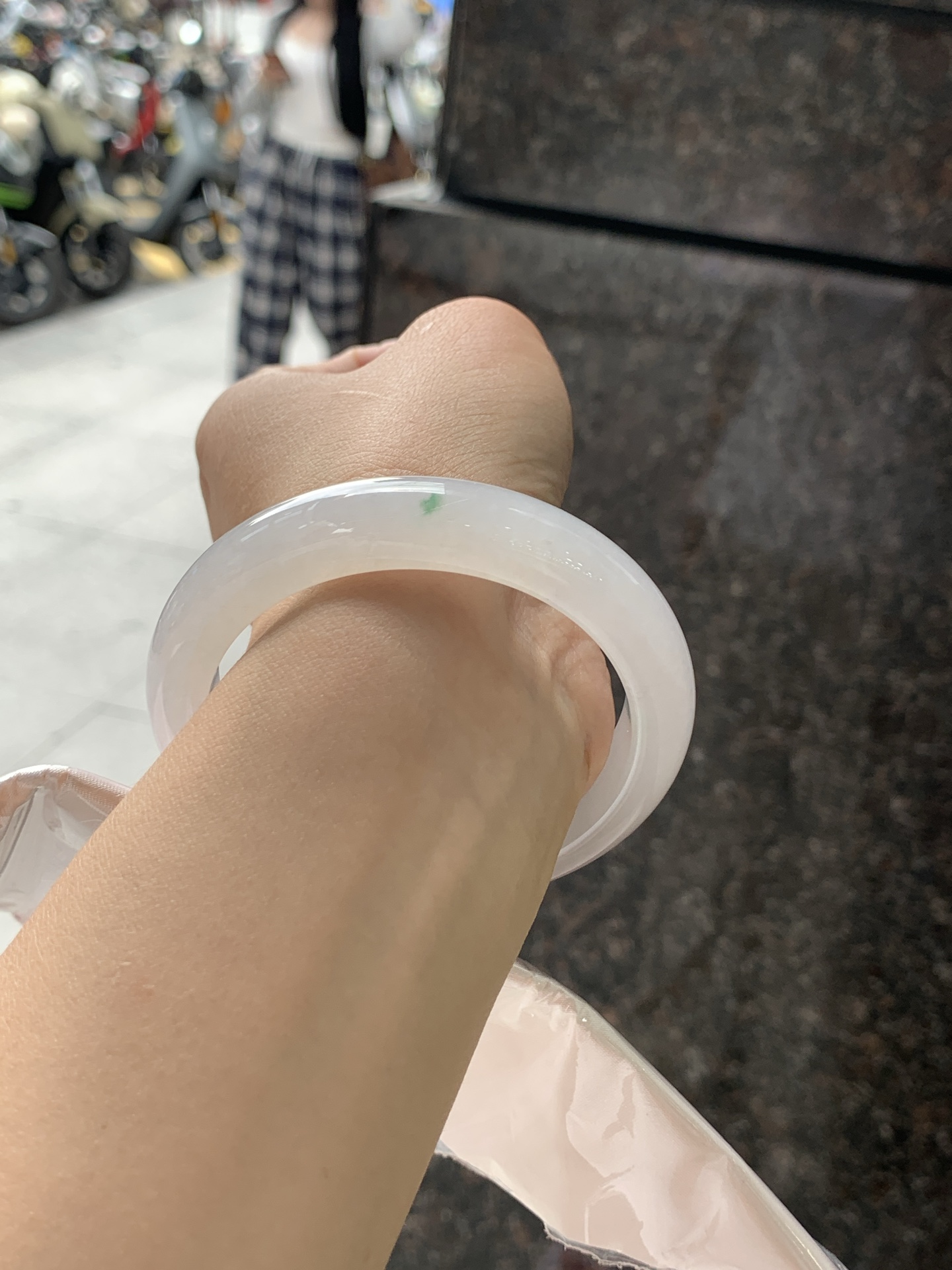冰飘花正圈 56.2-11.9-9 0722-FF-4141 打灯细棉纹，不影响，底妆冰润，飘花灵动飘逸，勾勒出一幅唯美诗意的山水意境画，古典优雅又秀气