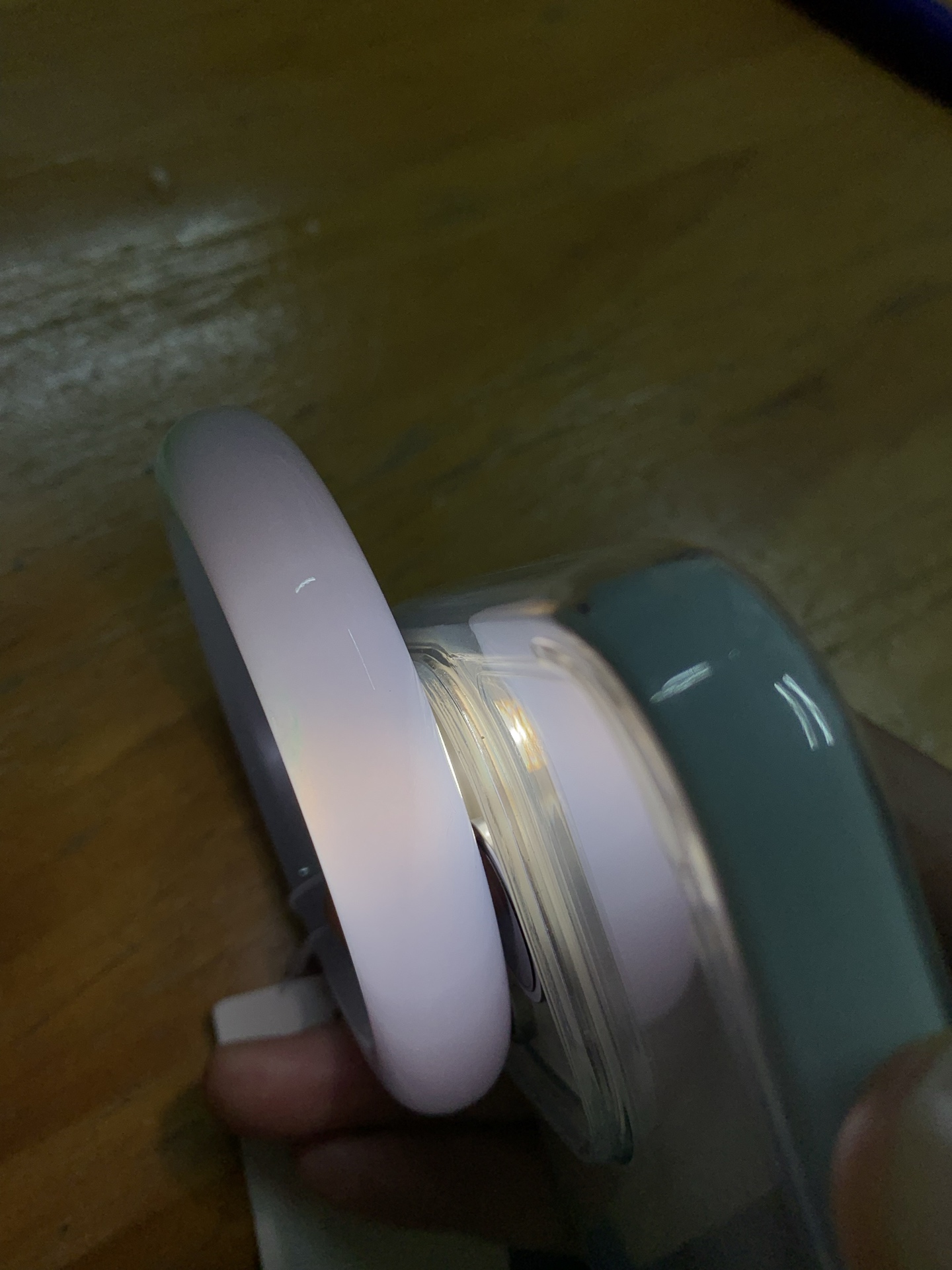 正圈53 54【圈口】54/12/9【编码】H6072352【描述】冰糯春彩，水润，种老，细腻，打灯有棉线