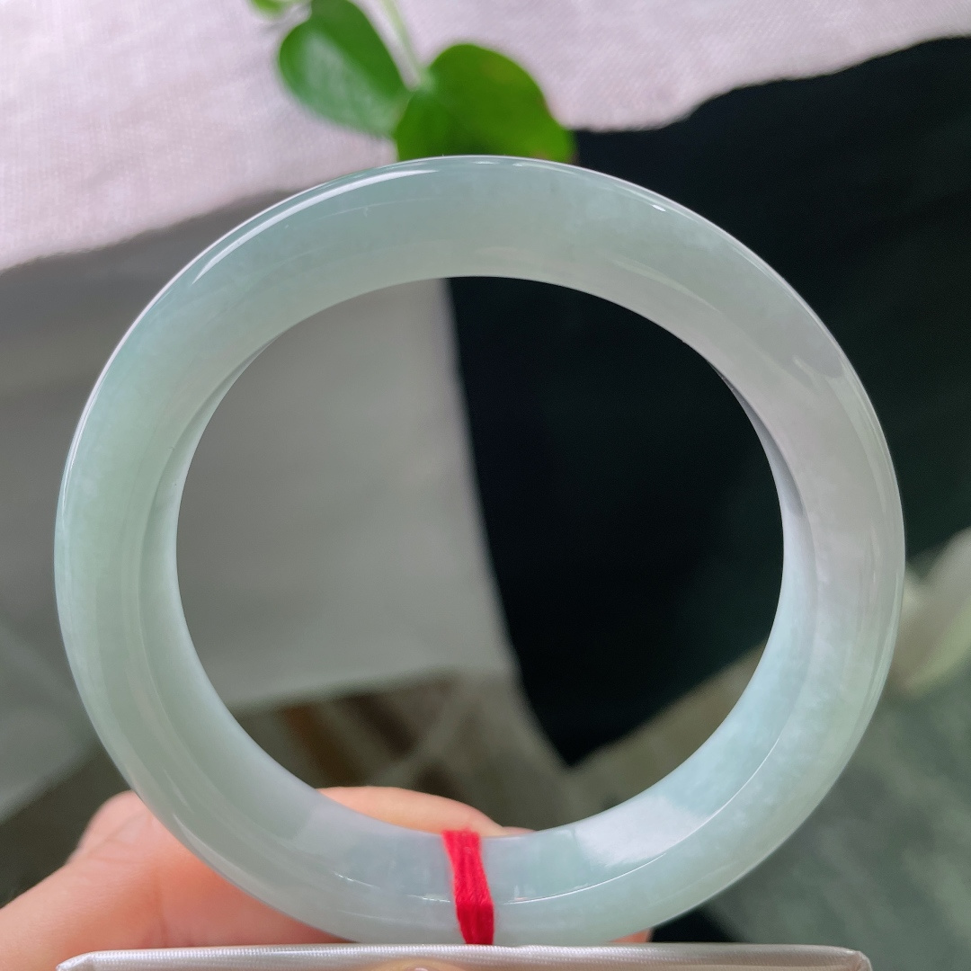 59.4/12.1/9.1，绿底正圈，无裂，淡雅的浅青色调清爽治愈，充满春日氛围感，温柔显肤色。ss56400a