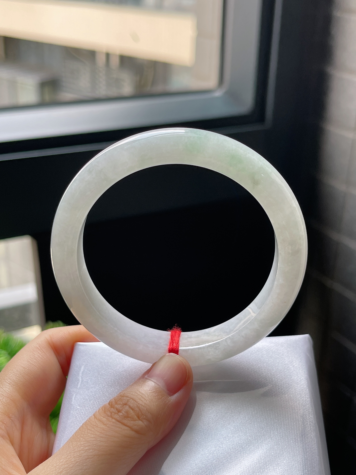 圈口56，冰糯种白底飘花翡翠正圈手镯