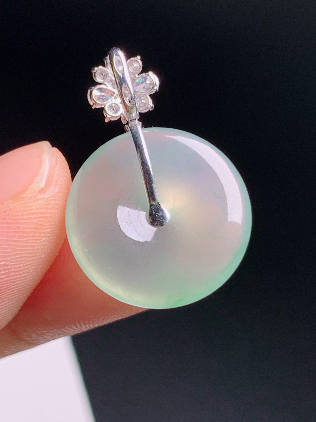 ️ 平安扣吊坠，晴水底色柔和均匀，大件厚装品相端庄，繁花钻石镶头上身大气显贵 裸石17.6-4.2 整体25.7 530720