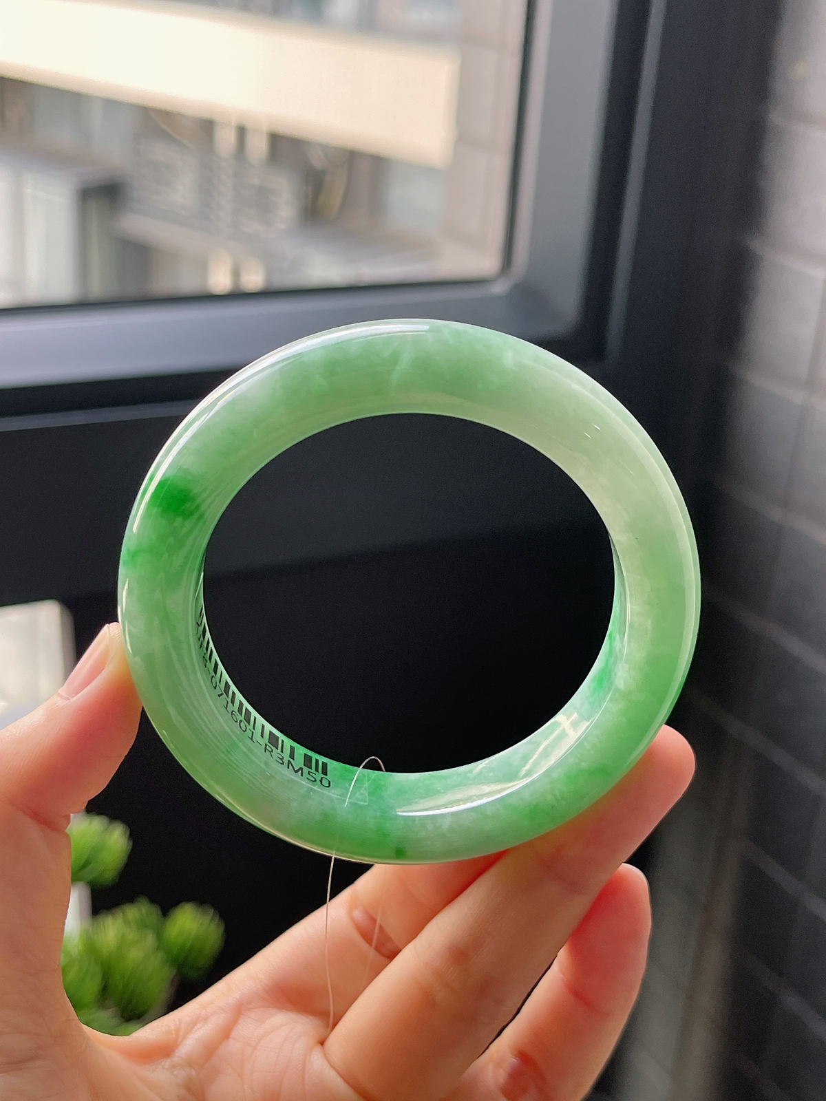 正圈54.2圈口，翡翠糯化种飘绿手镯