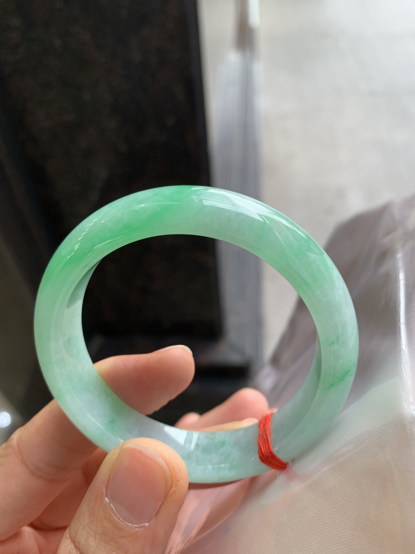 正圈飘绿 无裂 尺寸：52/12.5/8 色阳