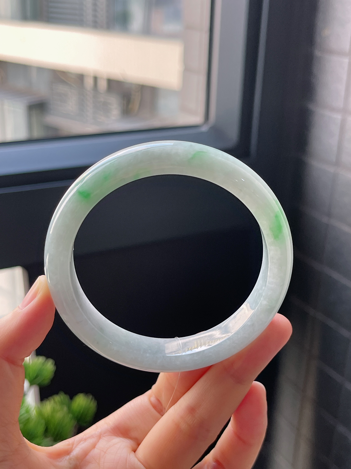 正圈59圈口，翡翠糯化种飘绿手镯