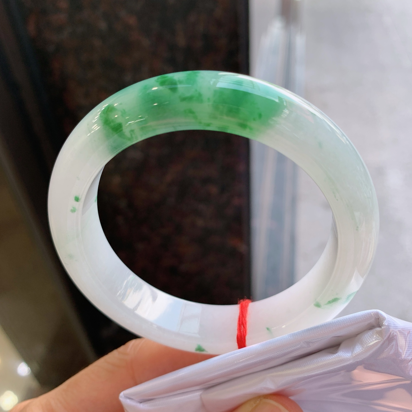 正圈飘绿 无裂 尺寸：56/13/9 细腻