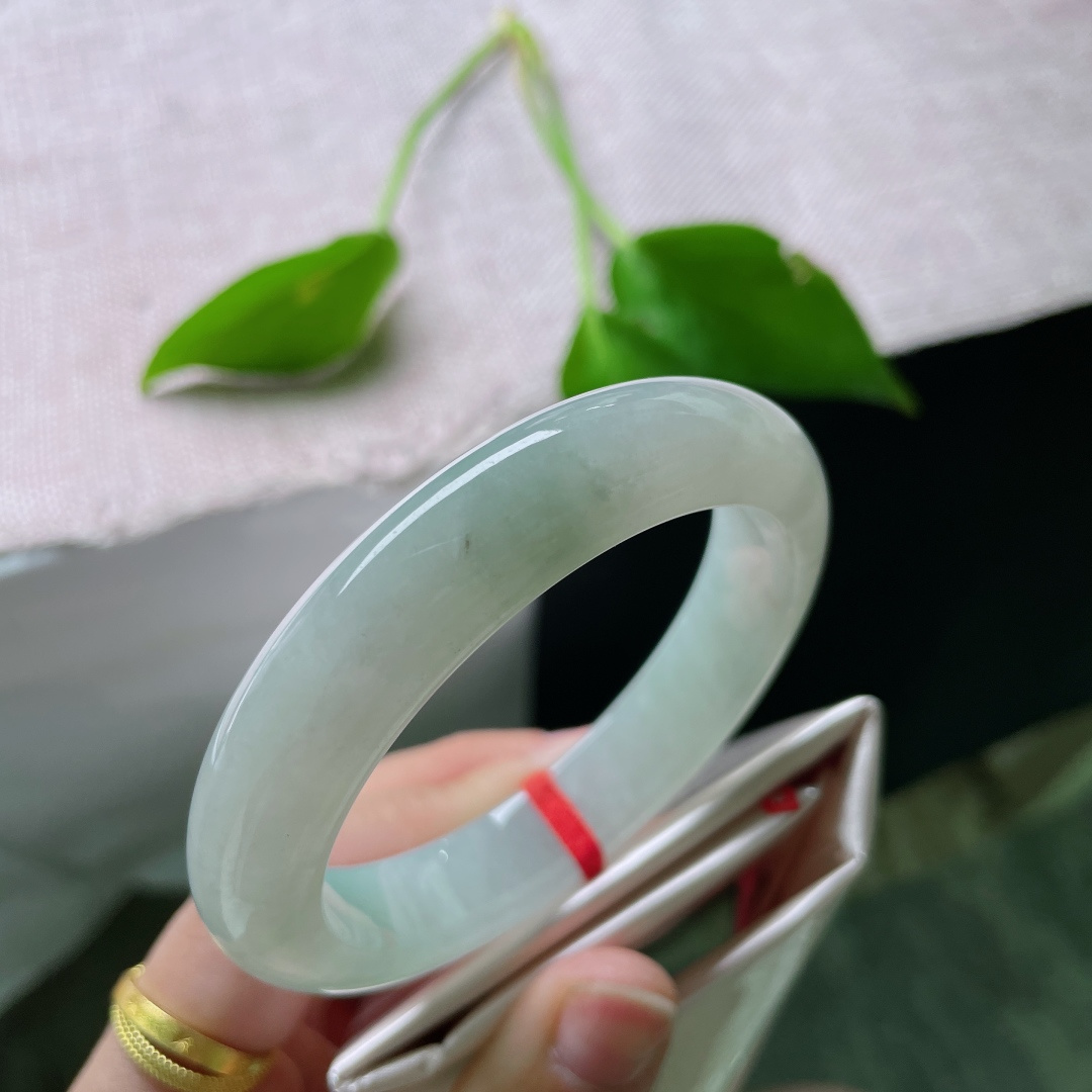 56.4/12.8/8.8淡绿底正圈，冰润细腻，清馨怡人，温婉可人，乌鸡，无裂，ss53623a