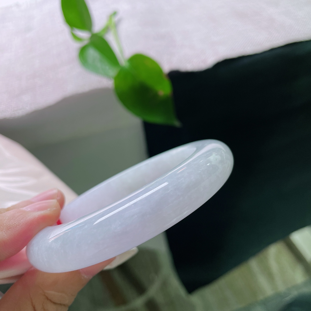 白月光正圈，晶体感，素雅简约不张扬，日常穿搭随意搭配，低调有品位。ss56423a