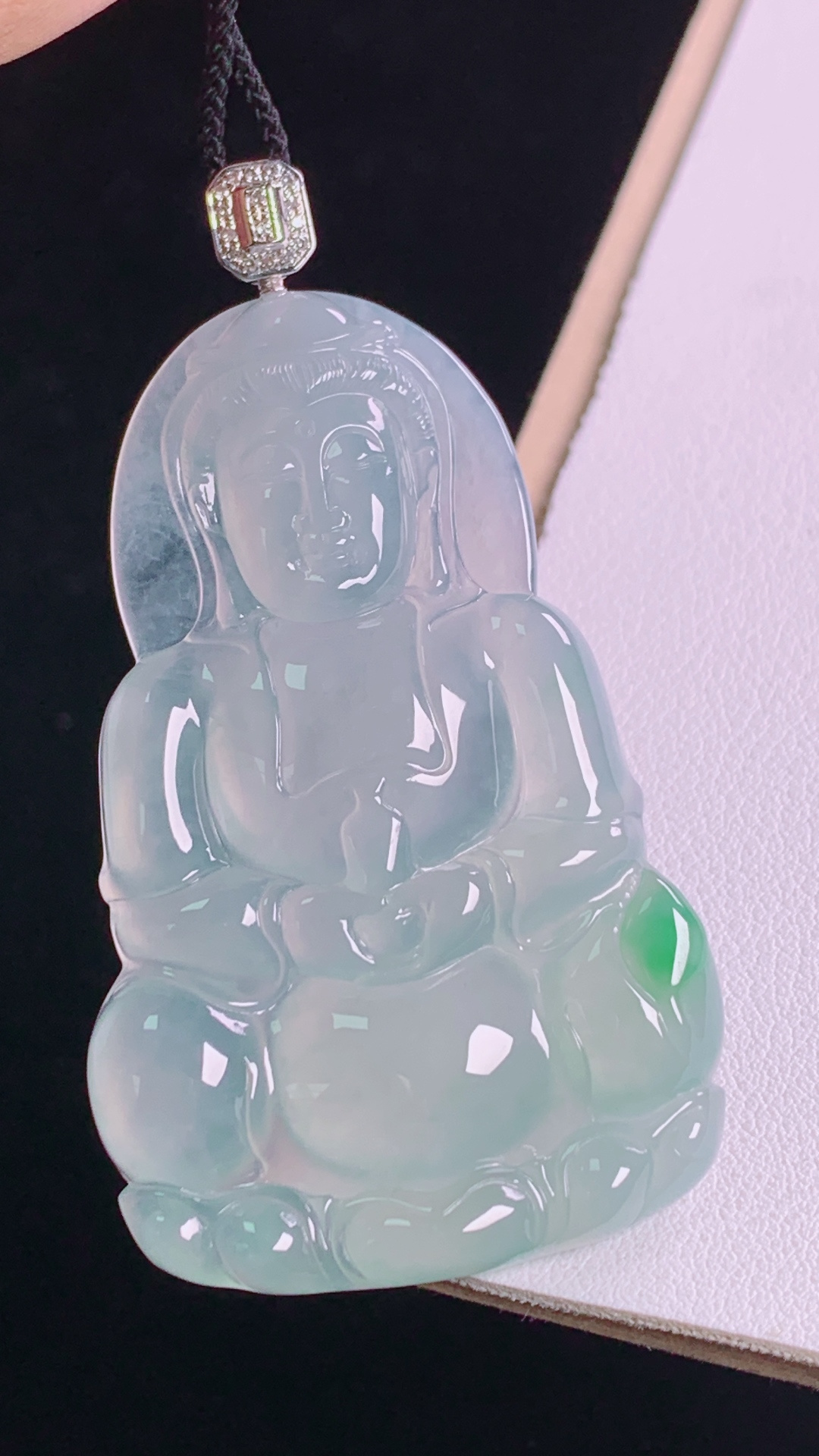 ️高品质 冰飘绿观音吊坠，18K真金真钻 翠色灵动，冰清玉洁，无裂 尺寸:66.7-58.9-37