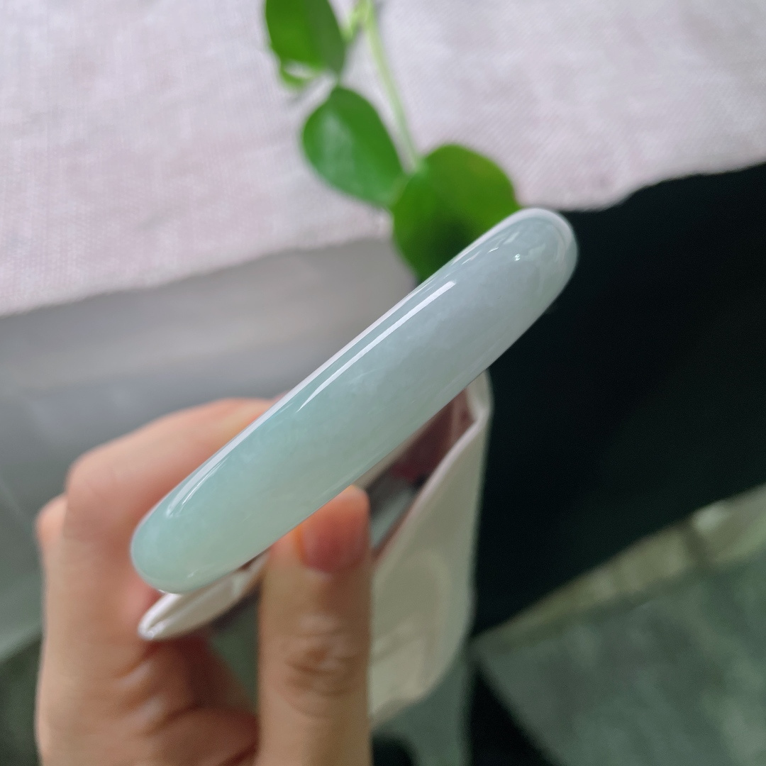 59.4/12.1/9.1，绿底正圈，无裂，淡雅的浅青色调清爽治愈，充满春日氛围感，温柔显肤色。ss56400a