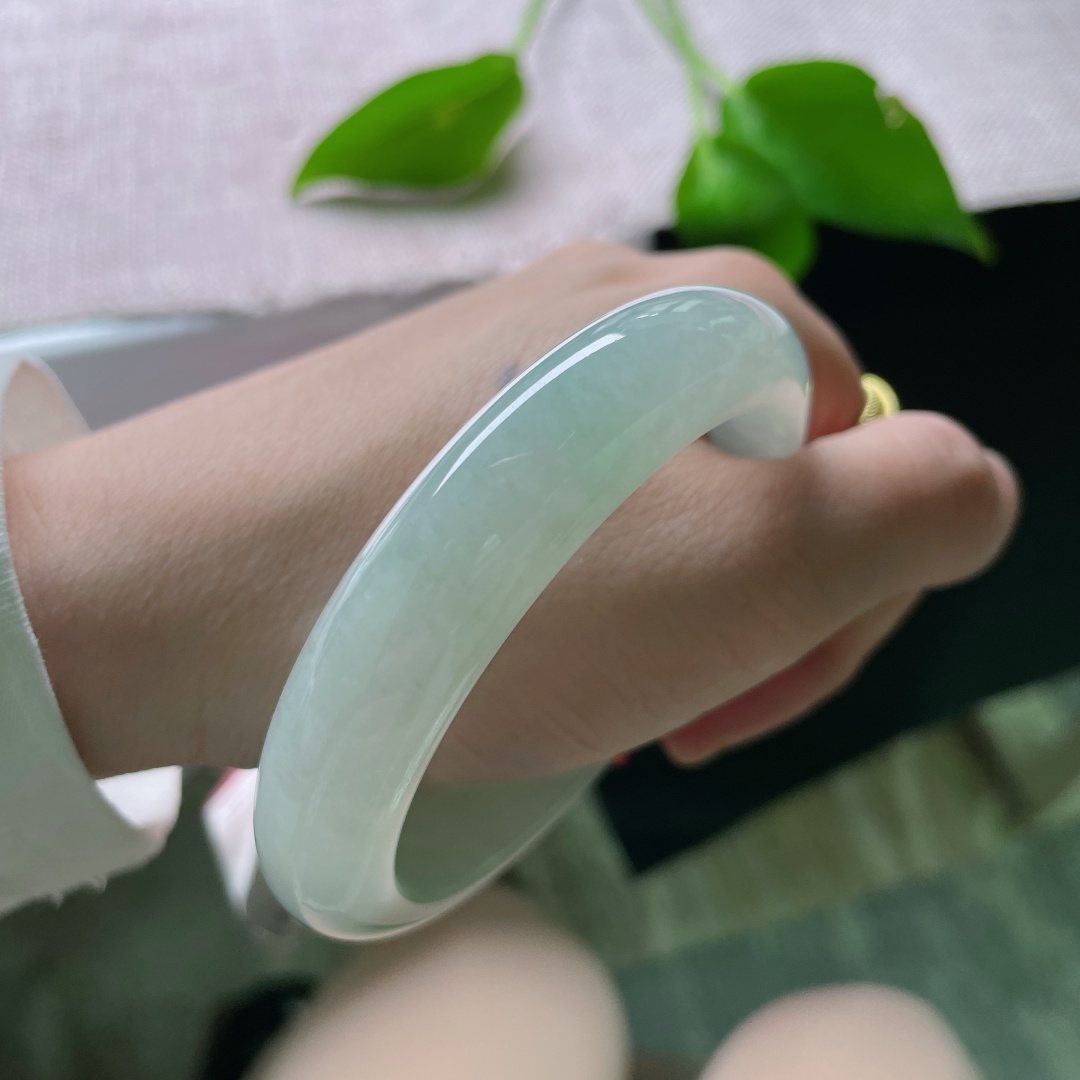 56.4/12.8/8.8淡绿底正圈，冰润细腻，清馨怡人，温婉可人，乌鸡，无裂，ss53623a
