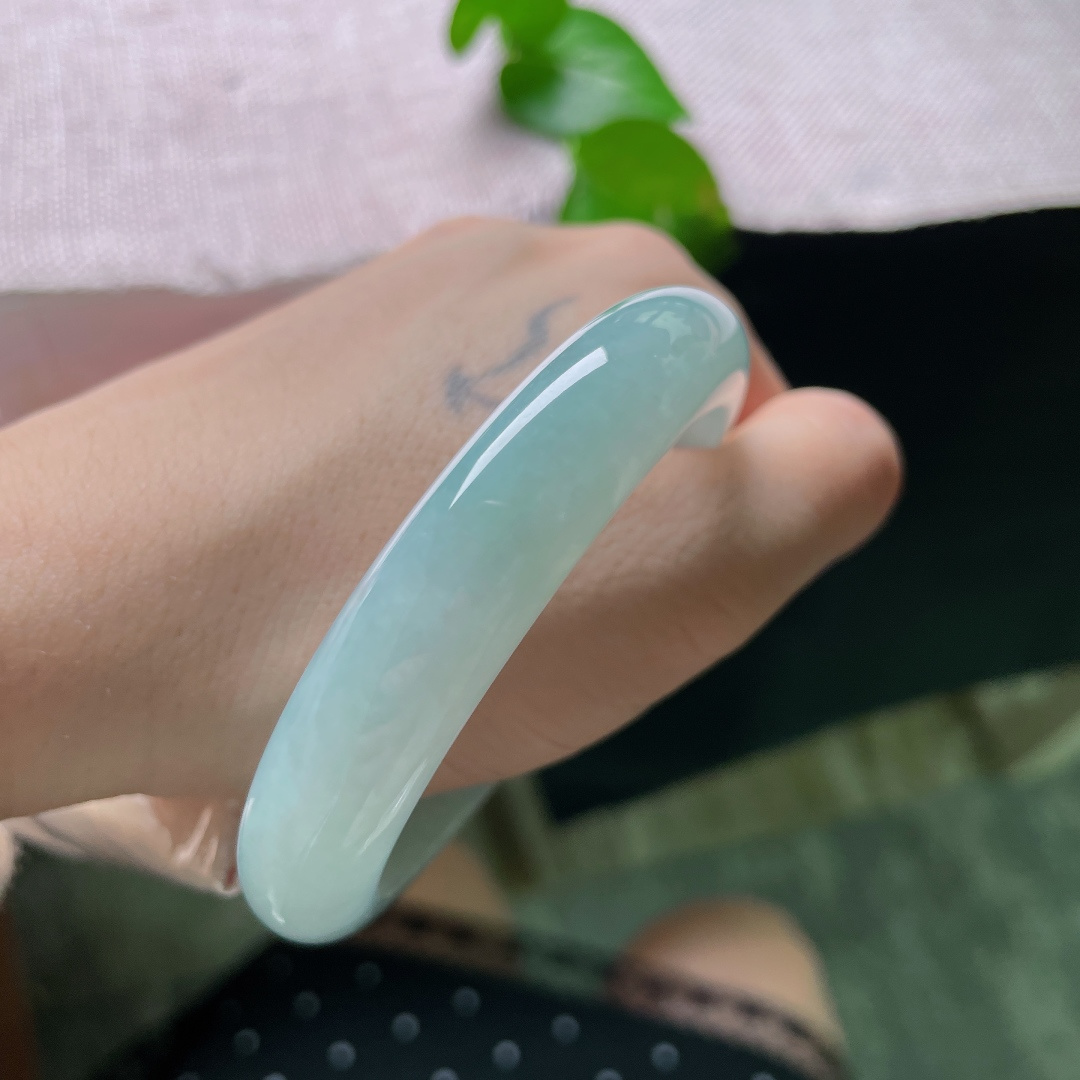 56.8/12.1/8.4蓝底正圈，水润细腻，天空蓝调，清雅大方，贵气，无裂，ss54184a