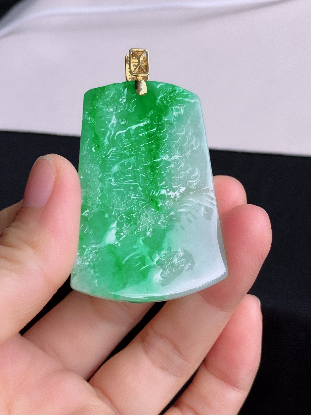 翠绿山水牌，意境美，尺寸63.6/54.6/36/6/自然光实拍