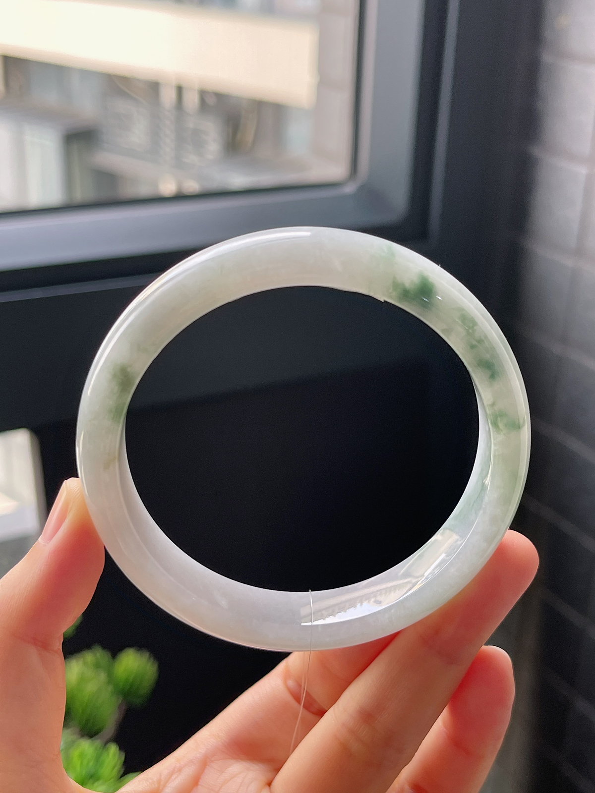 正圈60.2圈口，翡翠糯化种飘绿手镯