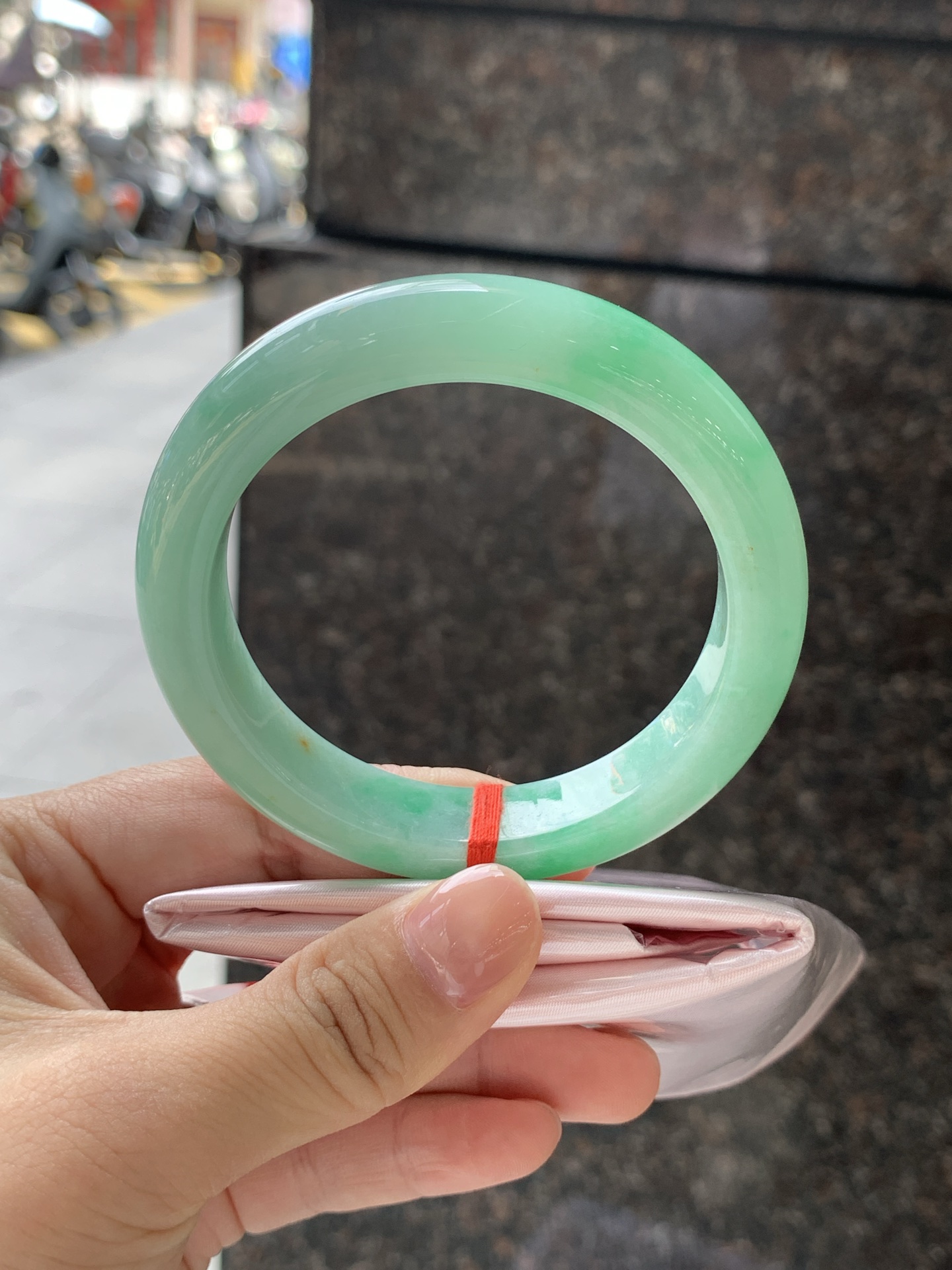 果绿正圈 56.5-12.3-9.1 0722-FF-3739 打灯细棉纹，底妆水润细腻，通透的苹果