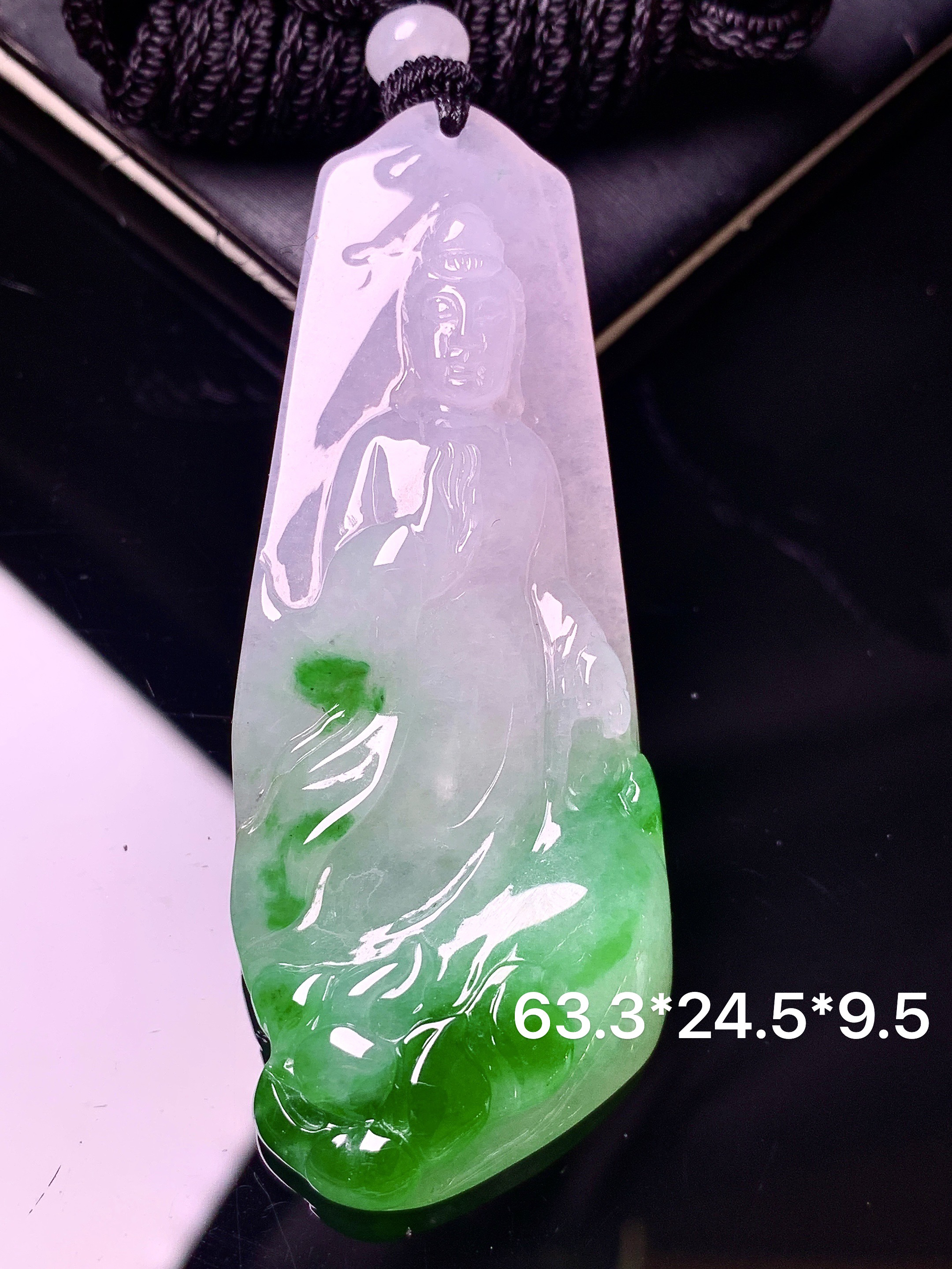 18k金钻镶嵌飘绿观音吊坠 玉质细腻 色泽艳丽清新 水润亮眼 整体尺寸63.3*24.5*9.5 w1