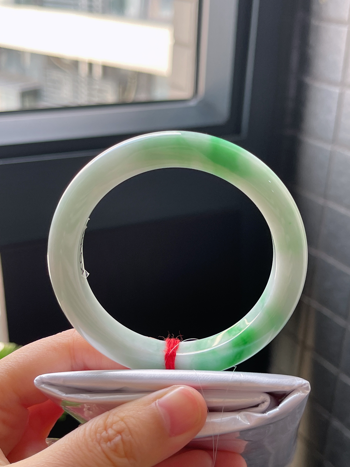 正圈54圈口，翡翠糯化种飘绿手镯