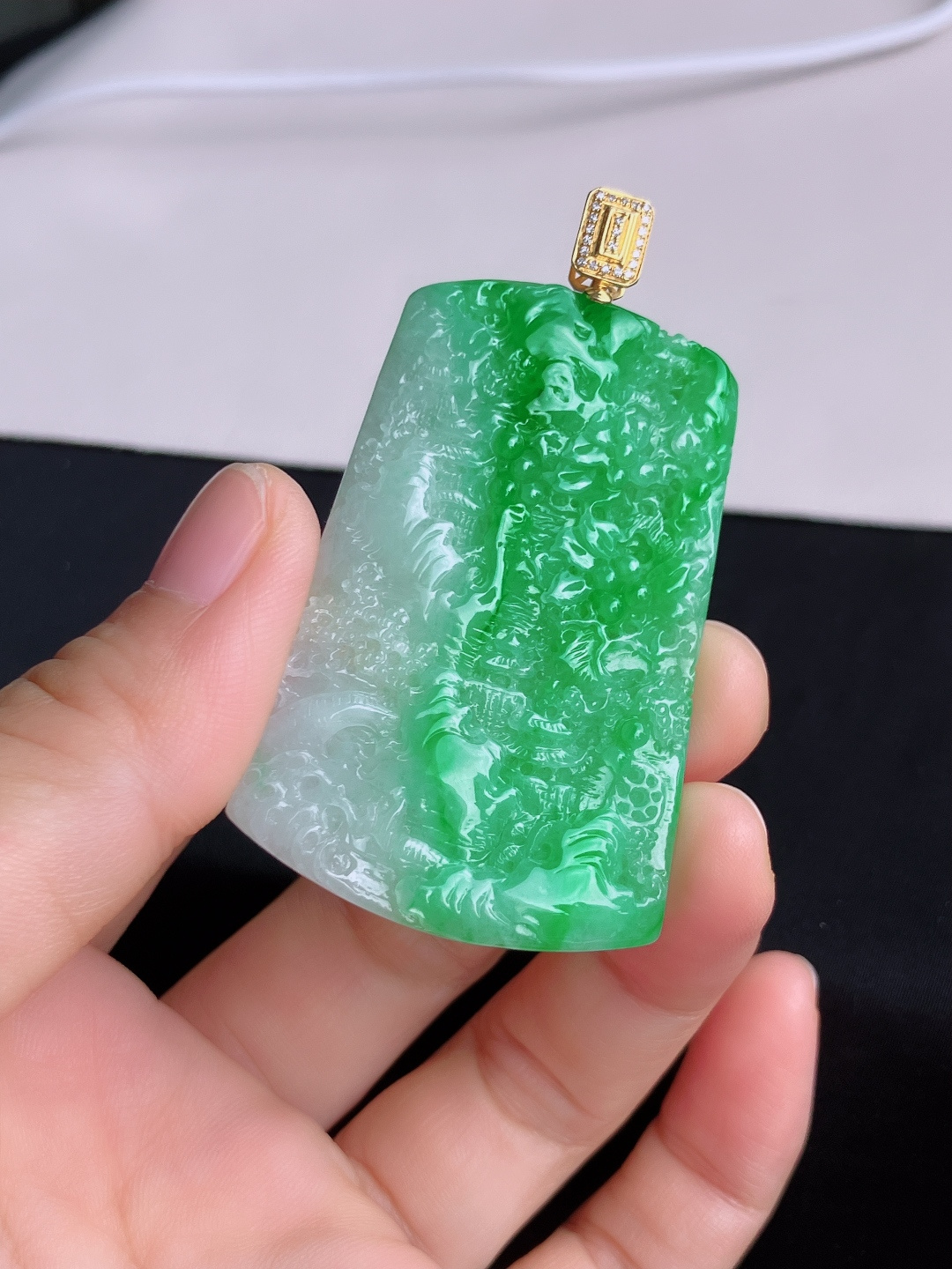 翠绿山水牌，意境美，尺寸63.6/54.6/36/6/自然光实拍