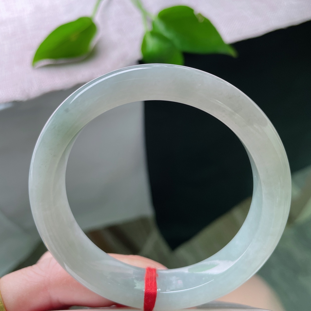 56.4/12.8/8.8淡绿底正圈，冰润细腻，清馨怡人，温婉可人，乌鸡，无裂，ss53623a