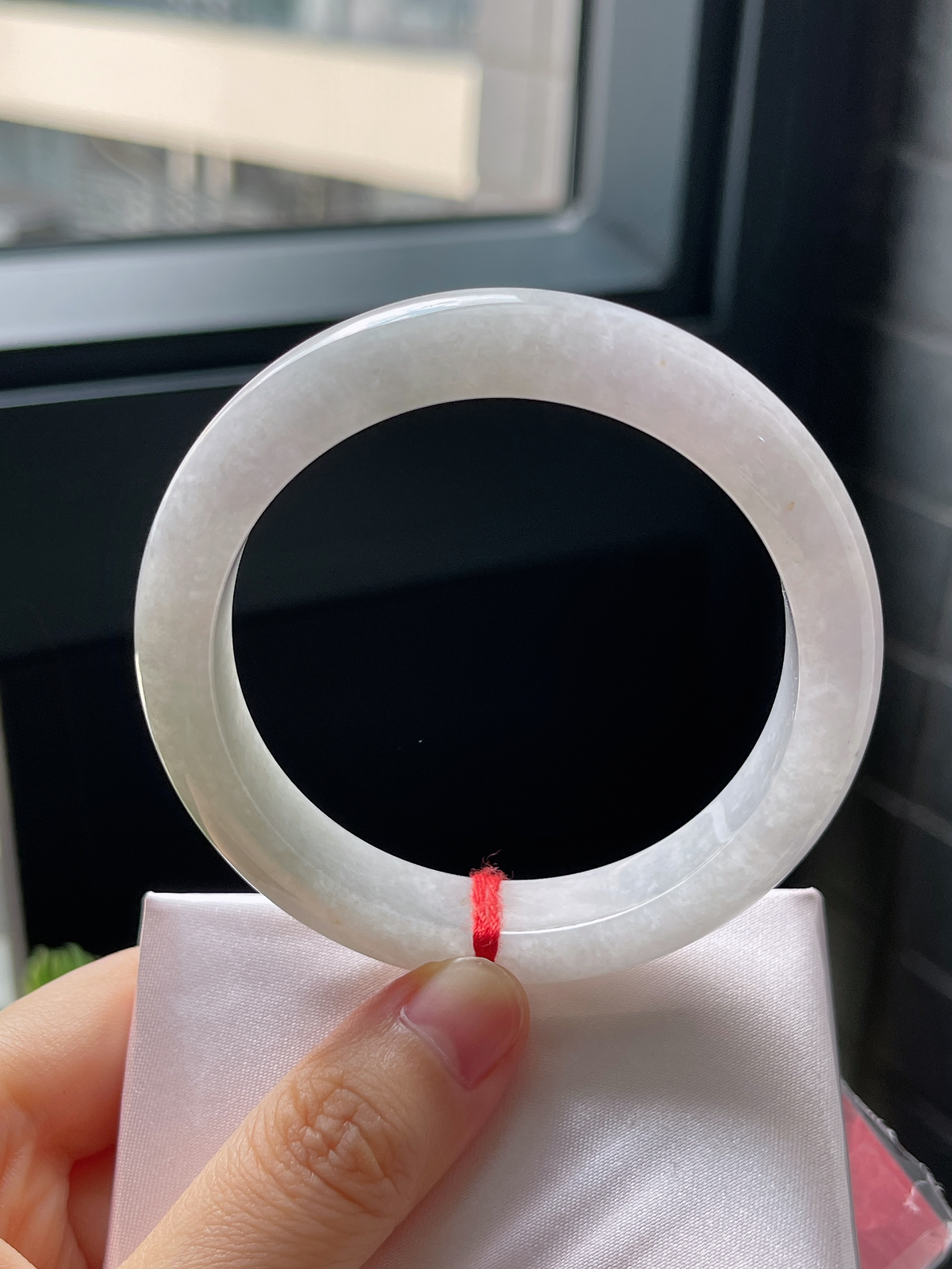 圈口56，糯化种淡绿色翡翠正圈手镯