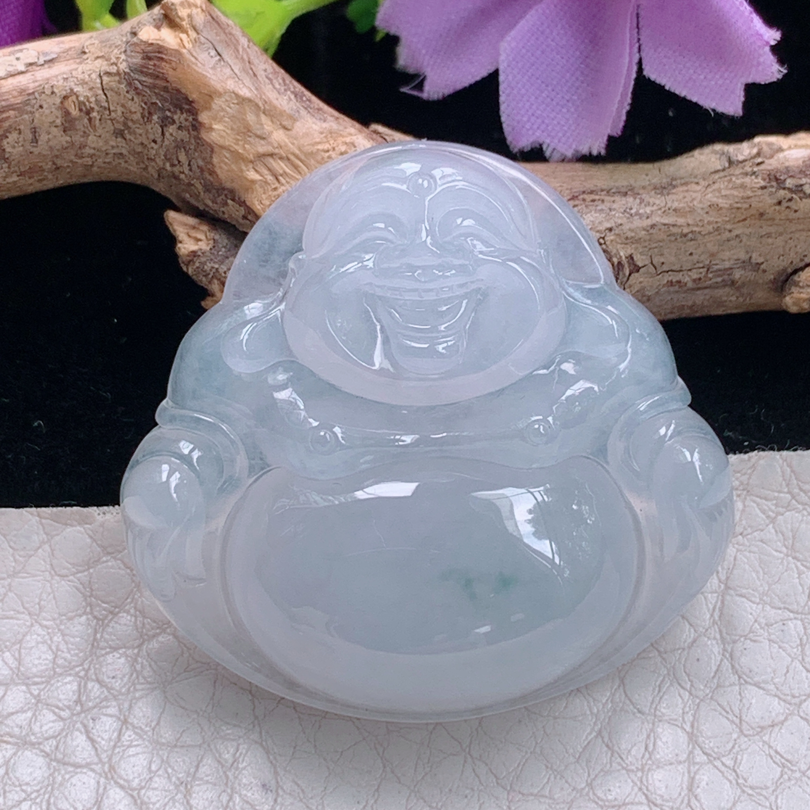 LZ实拍35*40*8天然缅甸翡翠冰透白月光大佛公吊坠