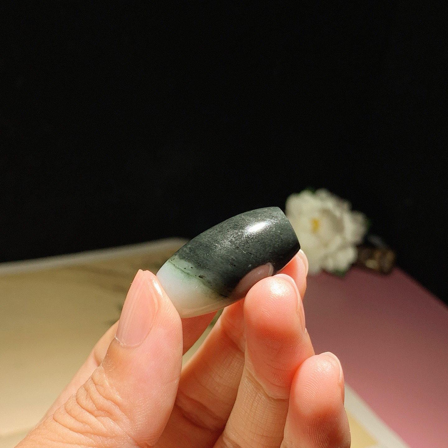 ￼ 和田玉白玉加蓝翠时来运转挂件 尺寸27/15重11.5克，玉质细腻油润 底色纯净 脂粉好，品质好！lt260720