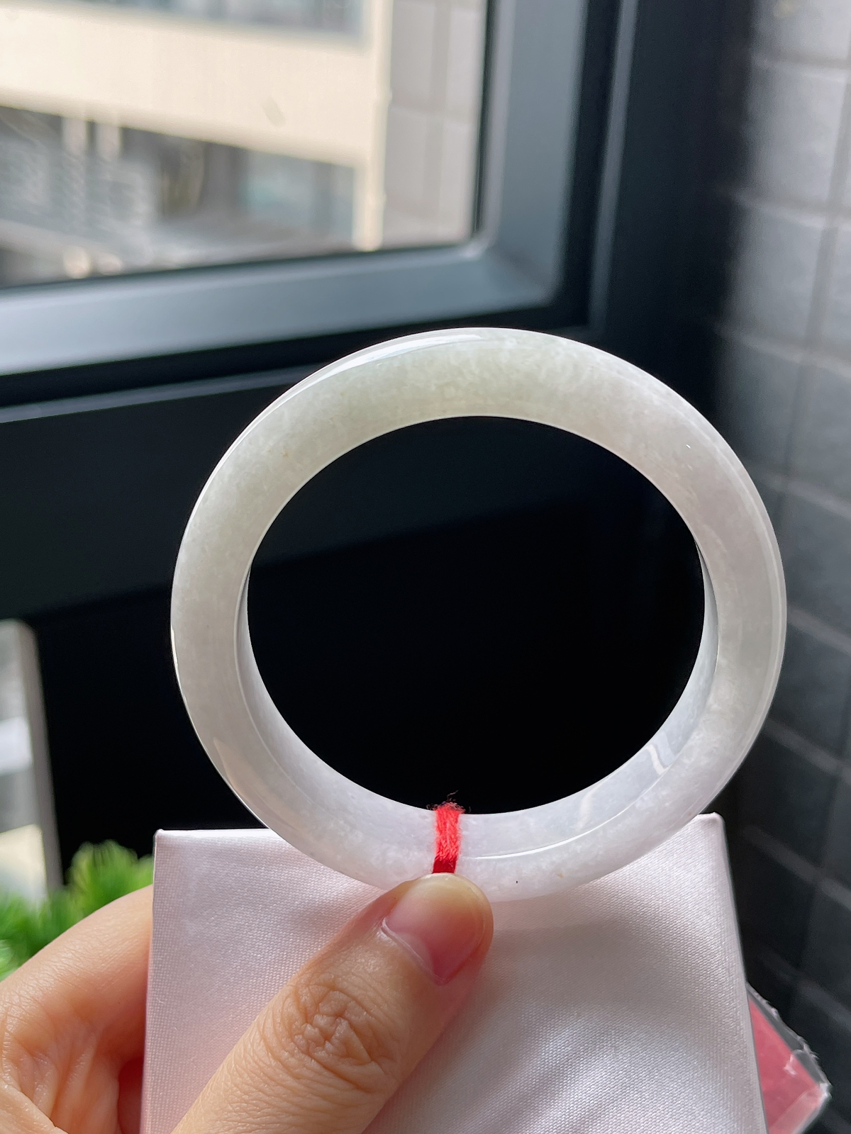 圈口56，糯化种淡绿色翡翠正圈手镯