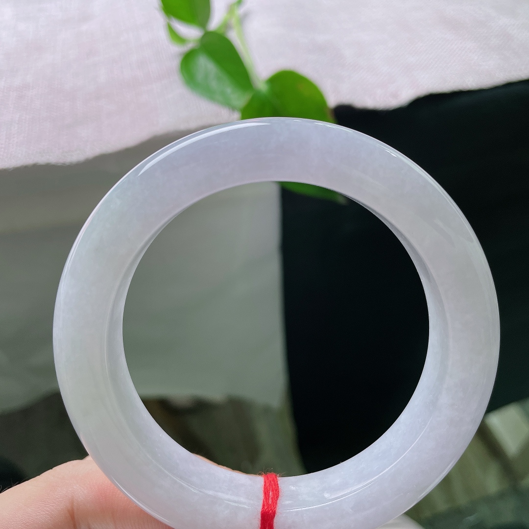 白月光正圈，晶体感，素雅简约不张扬，日常穿搭随意搭配，低调有品位。ss56423a
