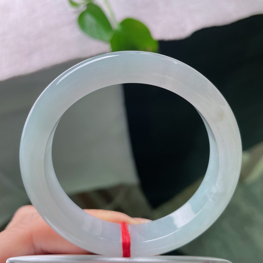 54/11.8/8.7，冰底正圈，晶体质感干净柔和，少量细微天然棉点，天然韵味十足，质感低调内敛。ss56317a