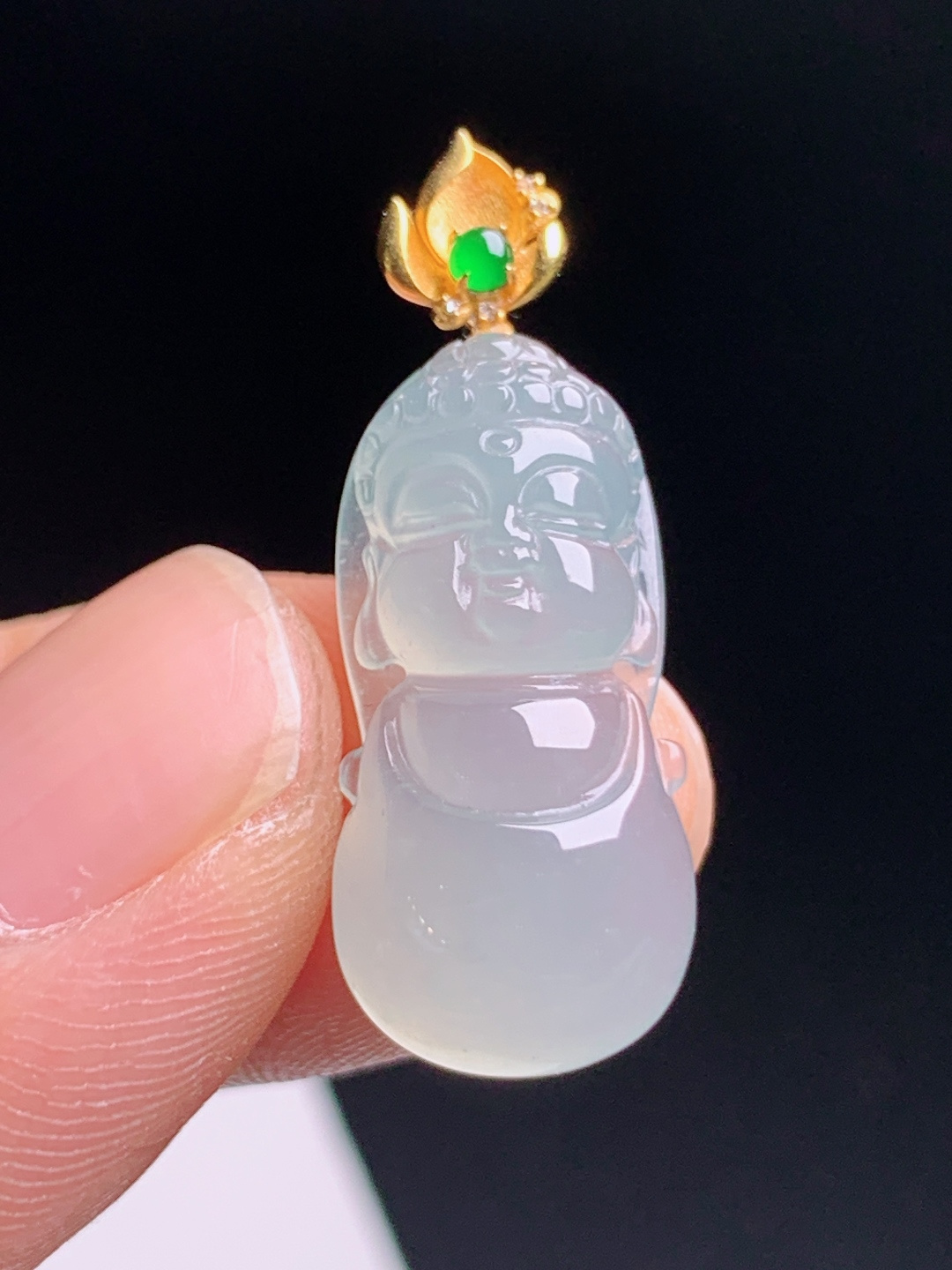 宝宝佛吊坠，胶润通透灵气满满，开脸软萌祥和，18K金阳绿蛋面镶嵌点缀
